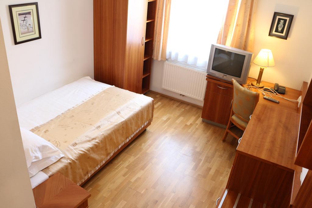 Hotel Wasserpalast - Breakfast For Free!!! Грац Екстериор снимка