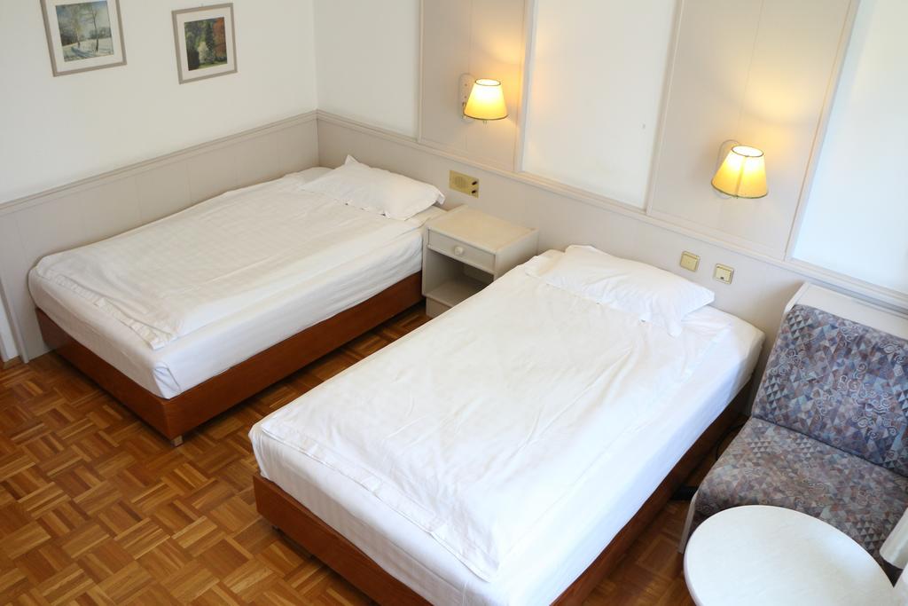 Hotel Wasserpalast - Breakfast For Free!!! Грац Стая снимка