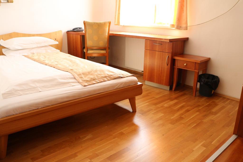 Hotel Wasserpalast - Breakfast For Free!!! Грац Екстериор снимка
