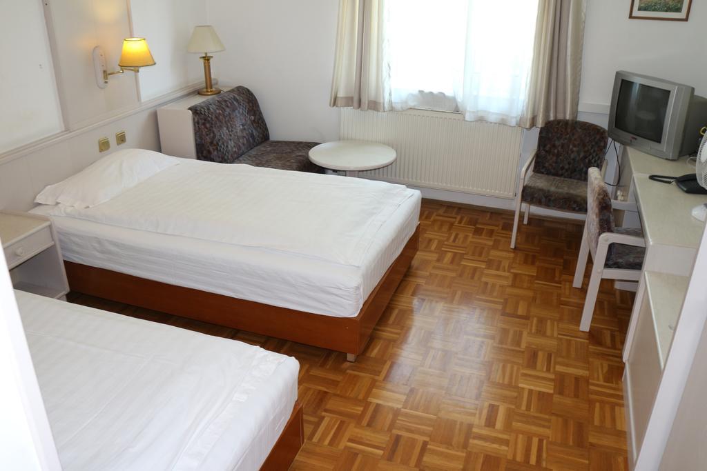 Hotel Wasserpalast - Breakfast For Free!!! Грац Екстериор снимка