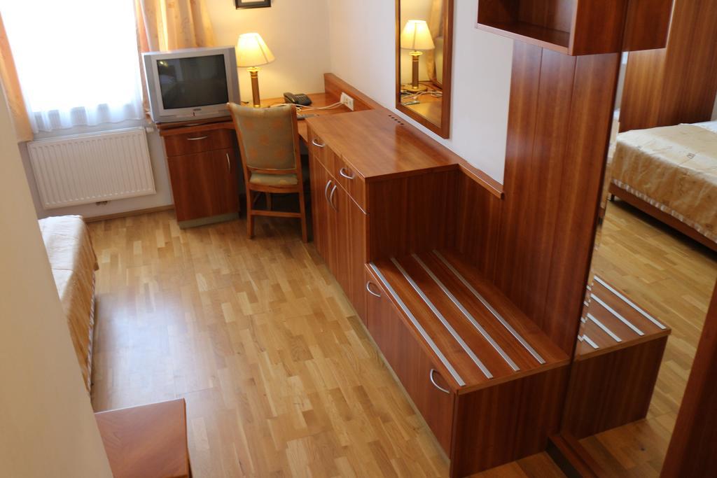 Hotel Wasserpalast - Breakfast For Free!!! Грац Стая снимка